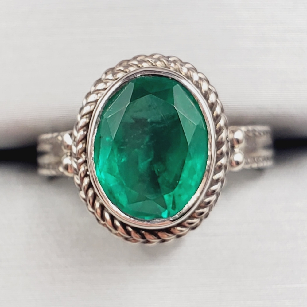 Oval Emerald Green Quartz & 925 Sterling Silver Bezel Set - Rope Design Ring